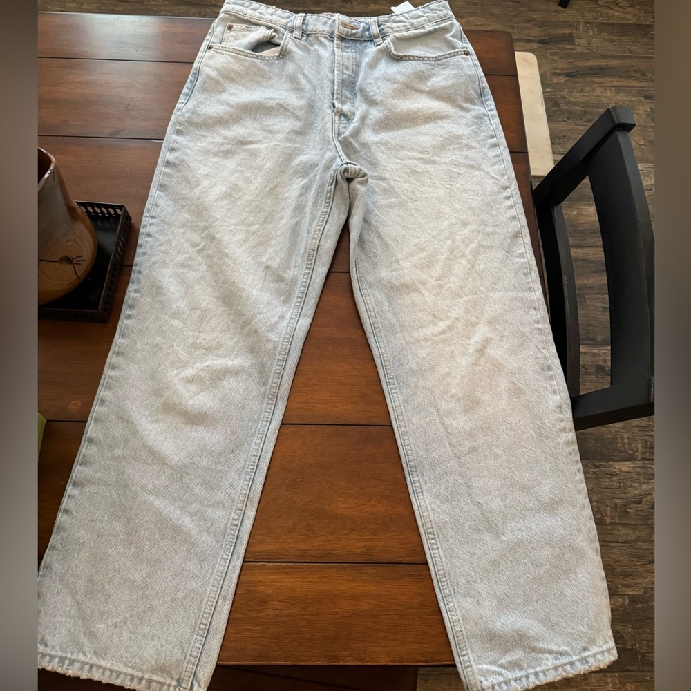 Women’s Zara light blue straight leg jeans